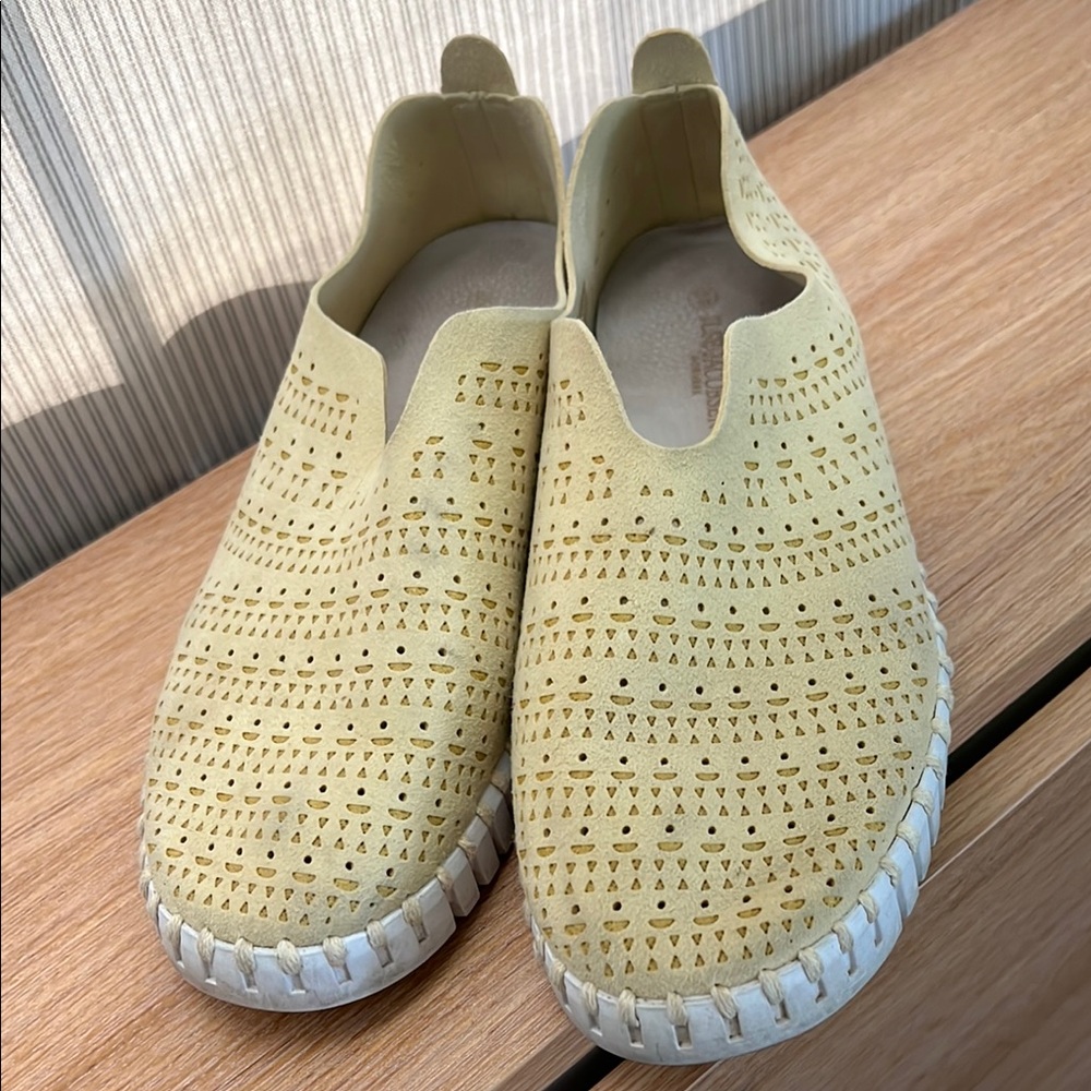 Ilse Jacobsen Size 39 light yellow and white perforated loafer slip on flats